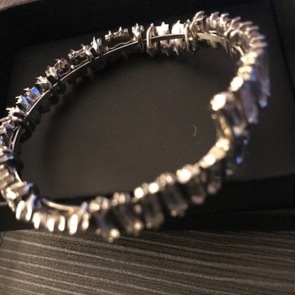 Avon Diamondesque flex baguette bracelet. New - Picture 1 of 6